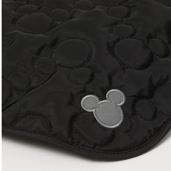 NWT 🔥HOST PICK 🔥 H&M Mickey Mouse Disney Quilted Fleece Lined Dog Jacket Vest - Picture 3 of 9